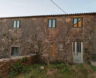Vista exterior de Casa o xalet en venda en Lousame amb Jardí privat