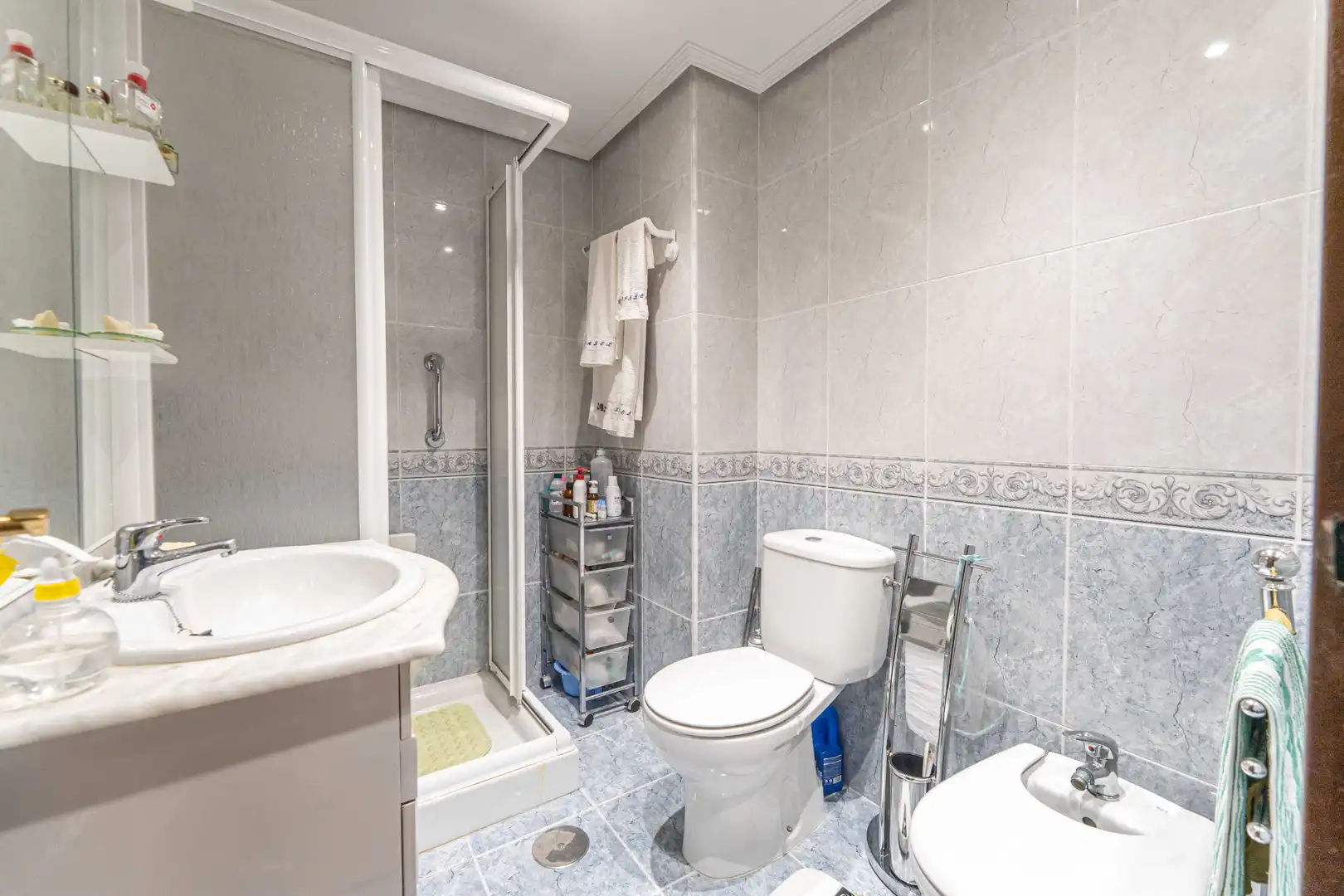 Baño de Piso en venta en Humanes de Madrid con Terraza, Amueblado y Horno