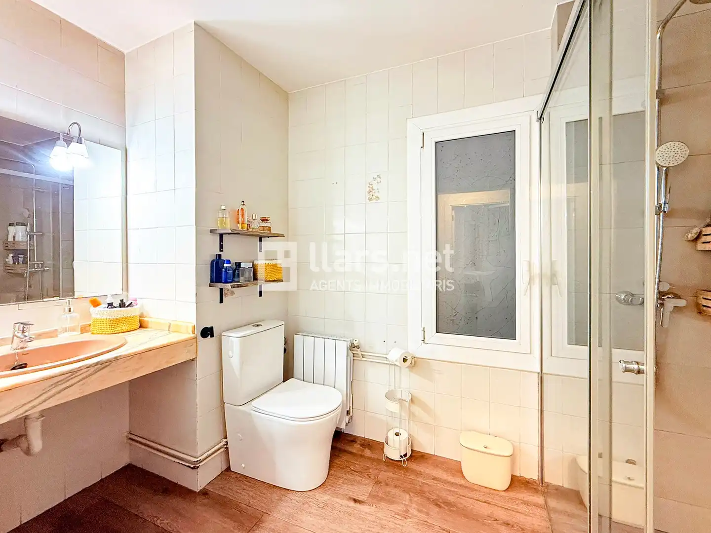 Baño de Planta baja en venta en Vilanova i la Geltrú con Aire acondicionado y Calefacción