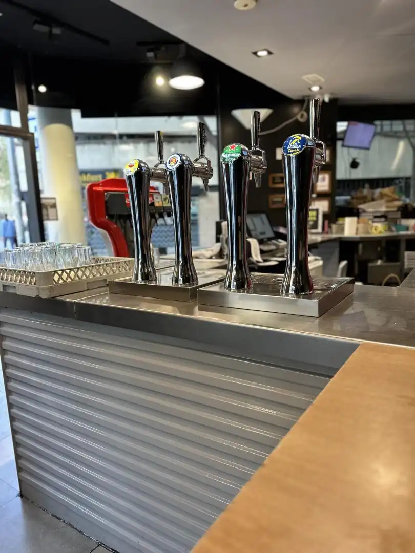Business premises for transfer in Sants - Montjuïc, imagen 2