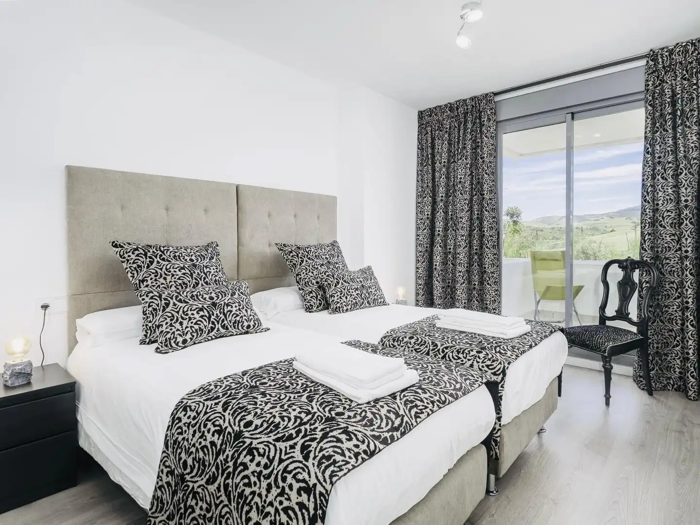 Dormitori de Apartament en venda en Estepona amb Aire condicionat, Calefacció i Terrassa