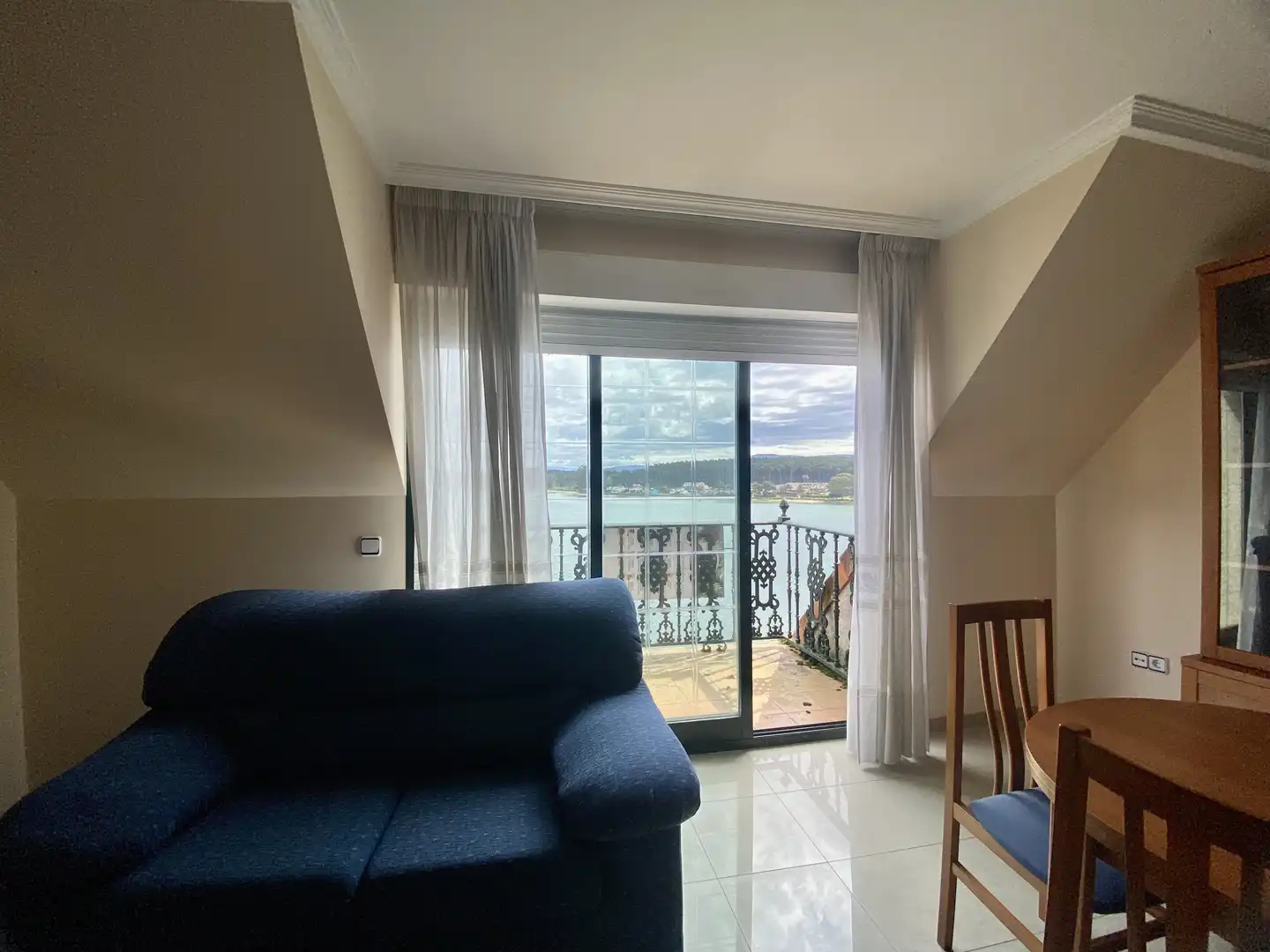 Living room of Attic for sale in O Grove    with Parquet flooring, Terrace and Storage room