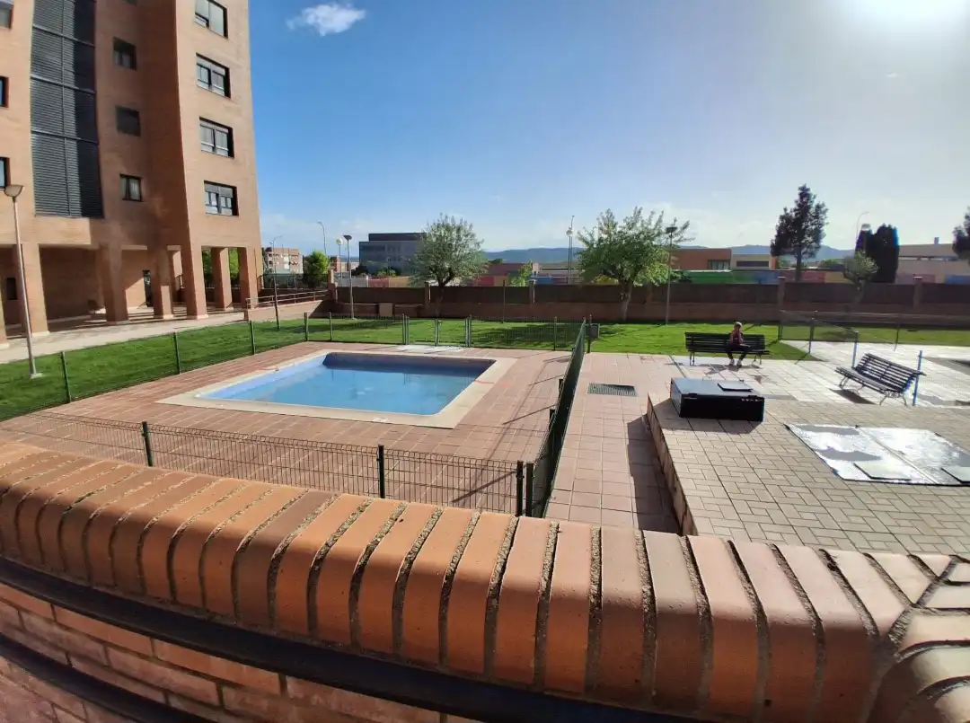 Swimming pool of Flat for rent in Cuenca  with Air Conditioner, Heating and Parquet flooring