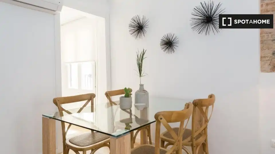 Flat with terrace to rent in Ciutat Vella, imagen 3
