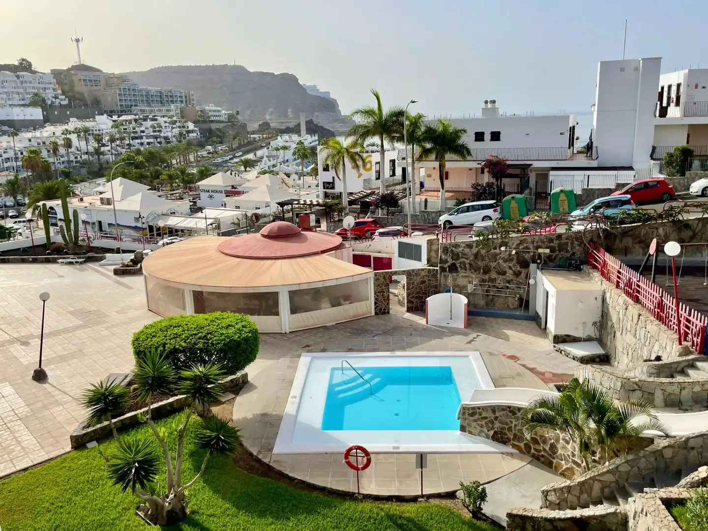 Vista exterior de Apartament de lloguer en Mogán amb Moblat, Balcó i Piscina comunitària
