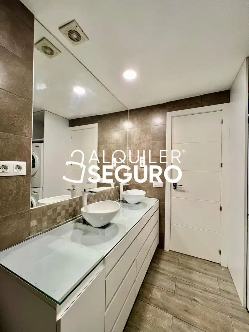 Bany de Casa o xalet de lloguer en Madrid amb Aire condicionat, Calefacció i Terrassa