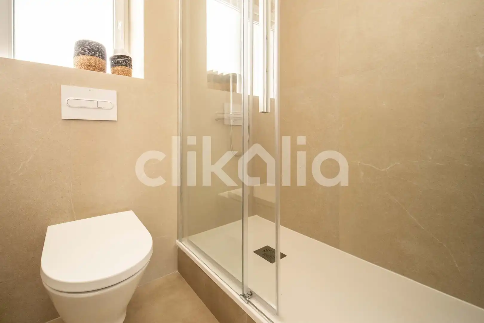 Badezimmer von Wohnung zum Verkauf in Madrid mit Klimaanlage, Heizung und Privatgarten