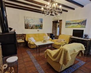 Sala d'estar de Casa o xalet en venda en Jarandilla de la Vera amb Jardí privat, Terrassa i Traster