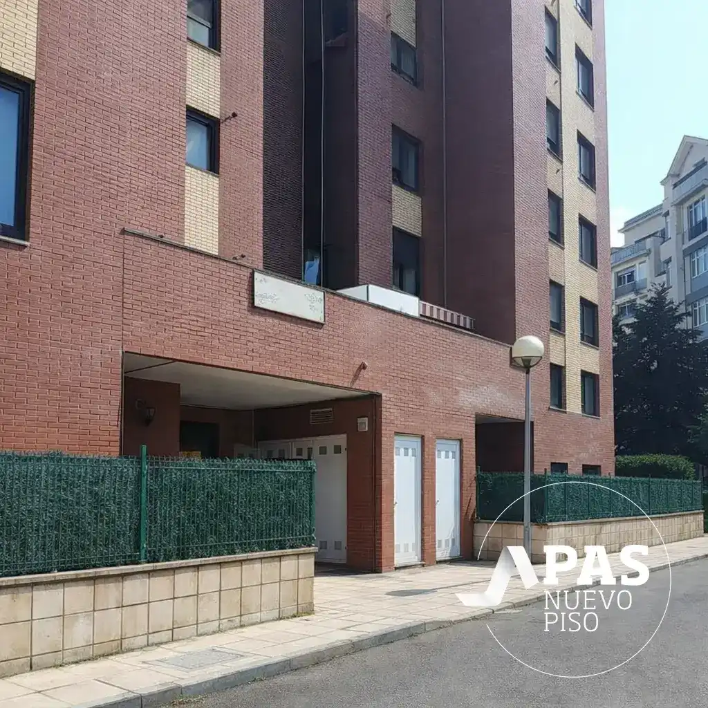 Vista exterior de Garatge en venda en Santander