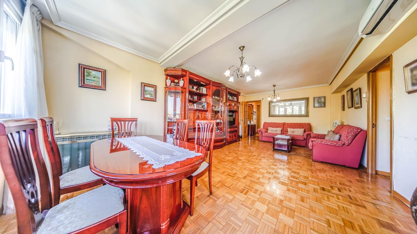 Dining room of Flat for sale in Móstoles  with Air Conditioner, Heating and Parquet flooring
