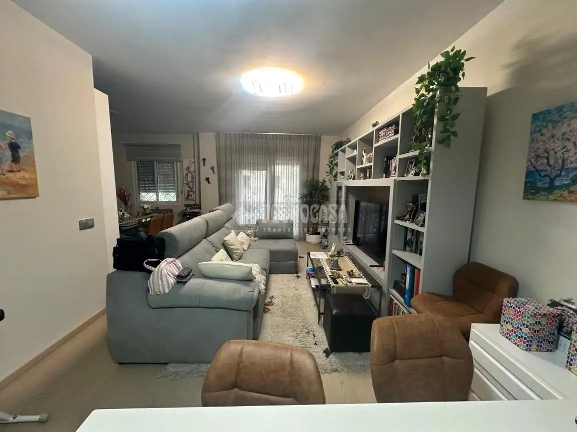 Living room of Flat for sale in Sevilla  with Air Conditioner, Heating and Furnished