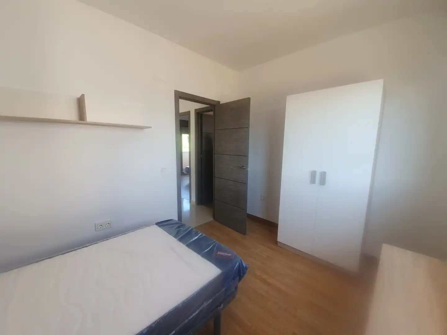 Dormitori de Casa adosada en venda en Guadix amb Terrassa, Traster i Moblat