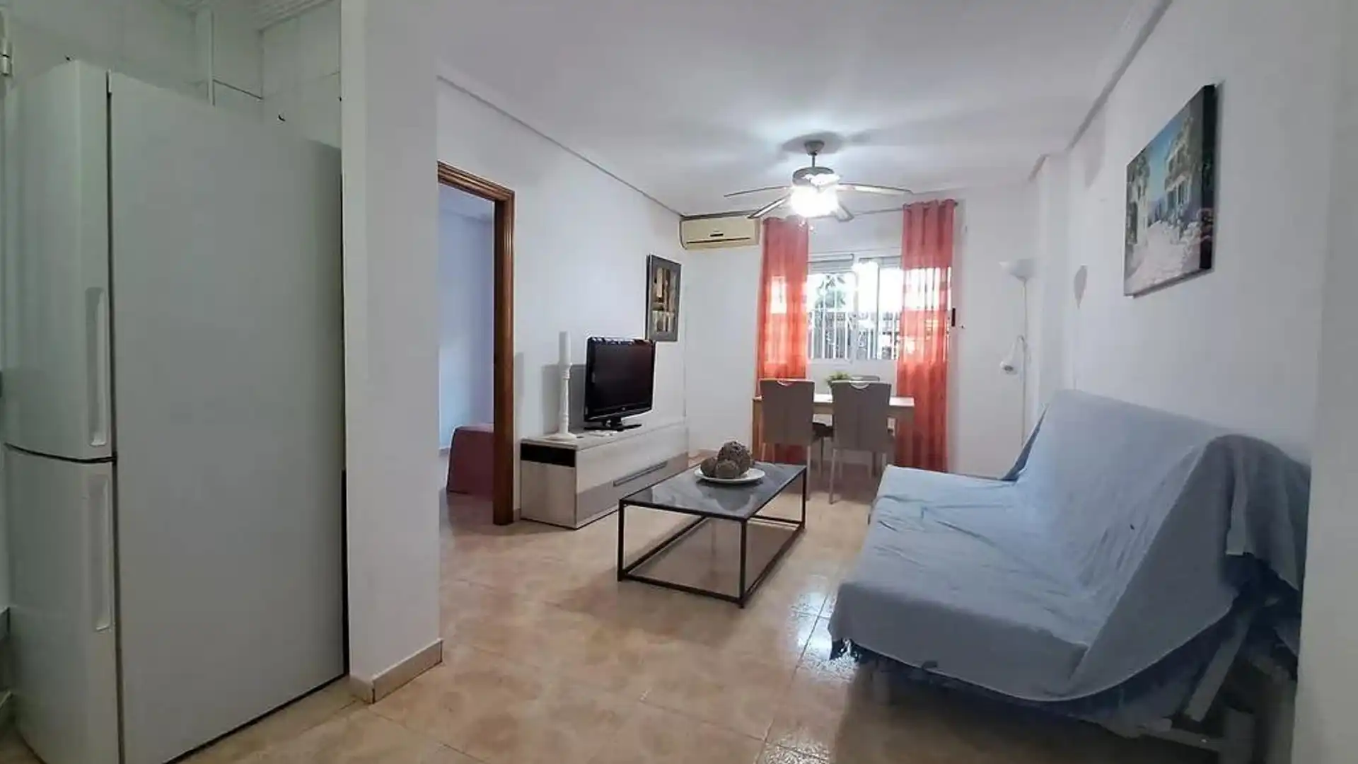 Sala d'estar de Apartament en venda en Torrevieja amb Aire condicionat, Traster i Moblat