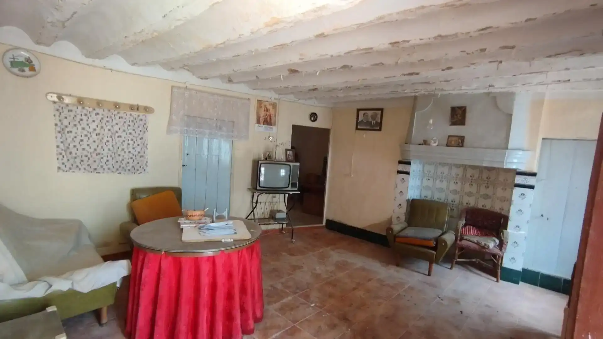 Sala d'estar de Casa adosada en venda en Povedilla