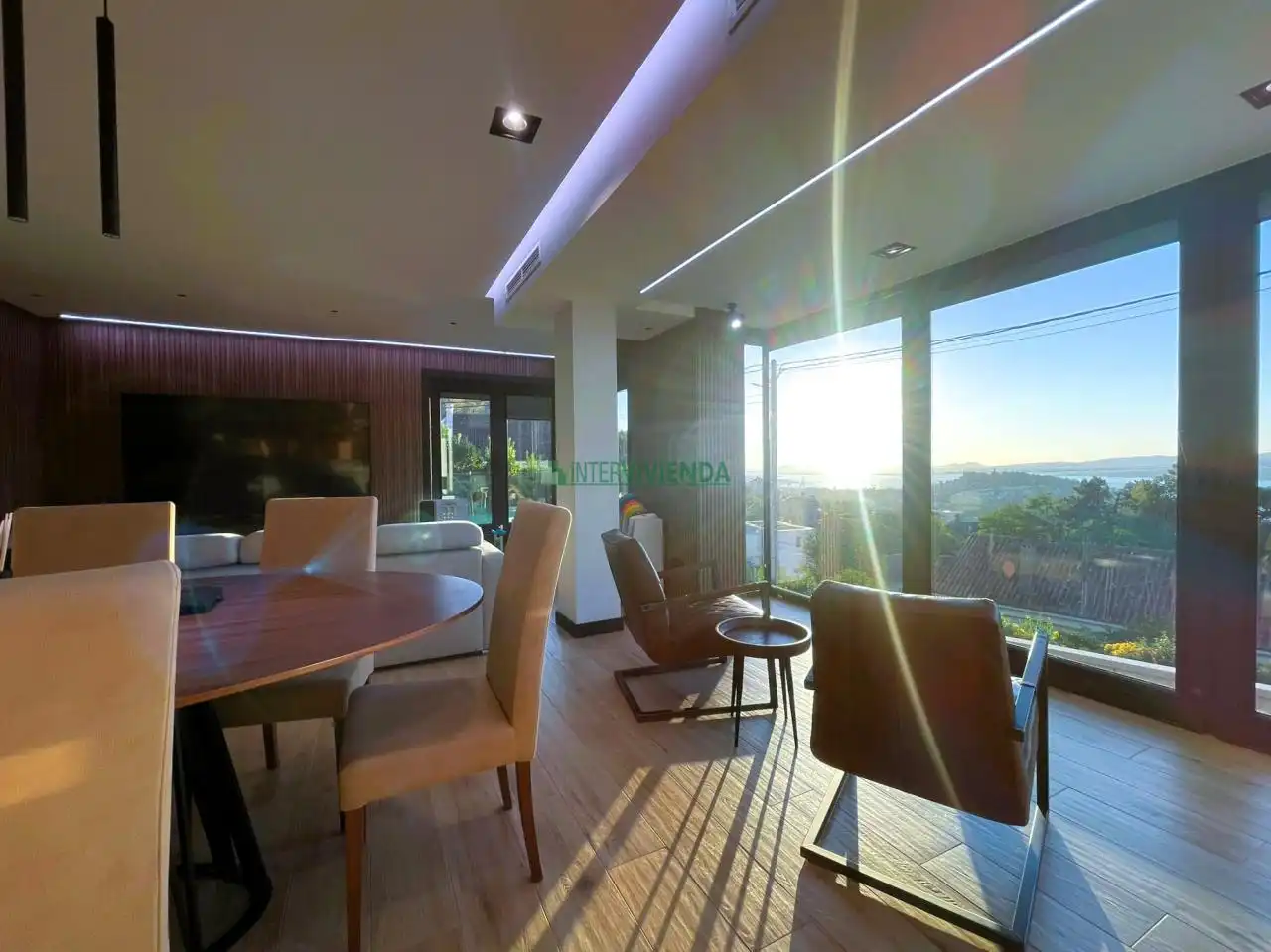 Sala d'estar de Casa o xalet en venda en Redondela amb Calefacció, Jardí privat i Terrassa