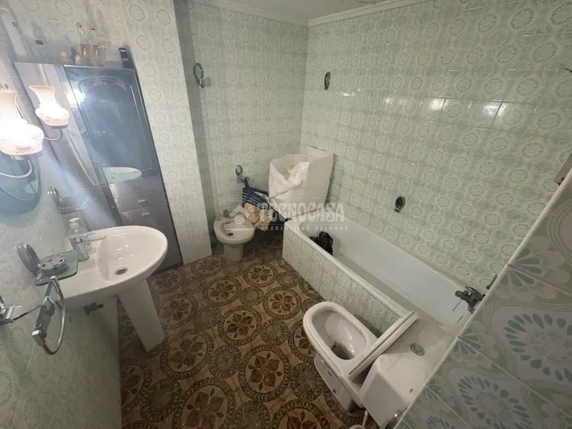 Badezimmer von Wohnung zum Verkauf in Burjassot