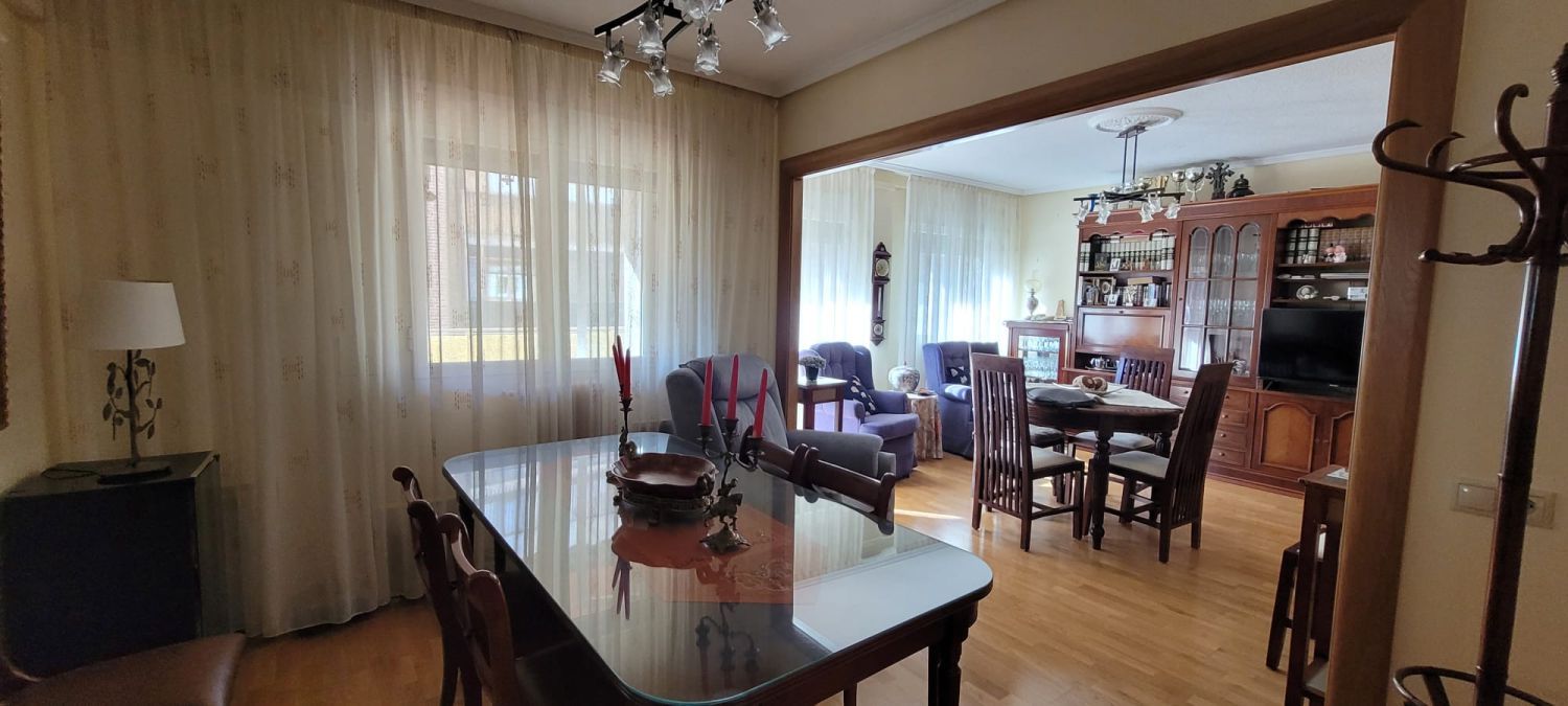 Menjador de Pis en venda en  Albacete Capital amb Aire condicionat, Calefacció i Parquet