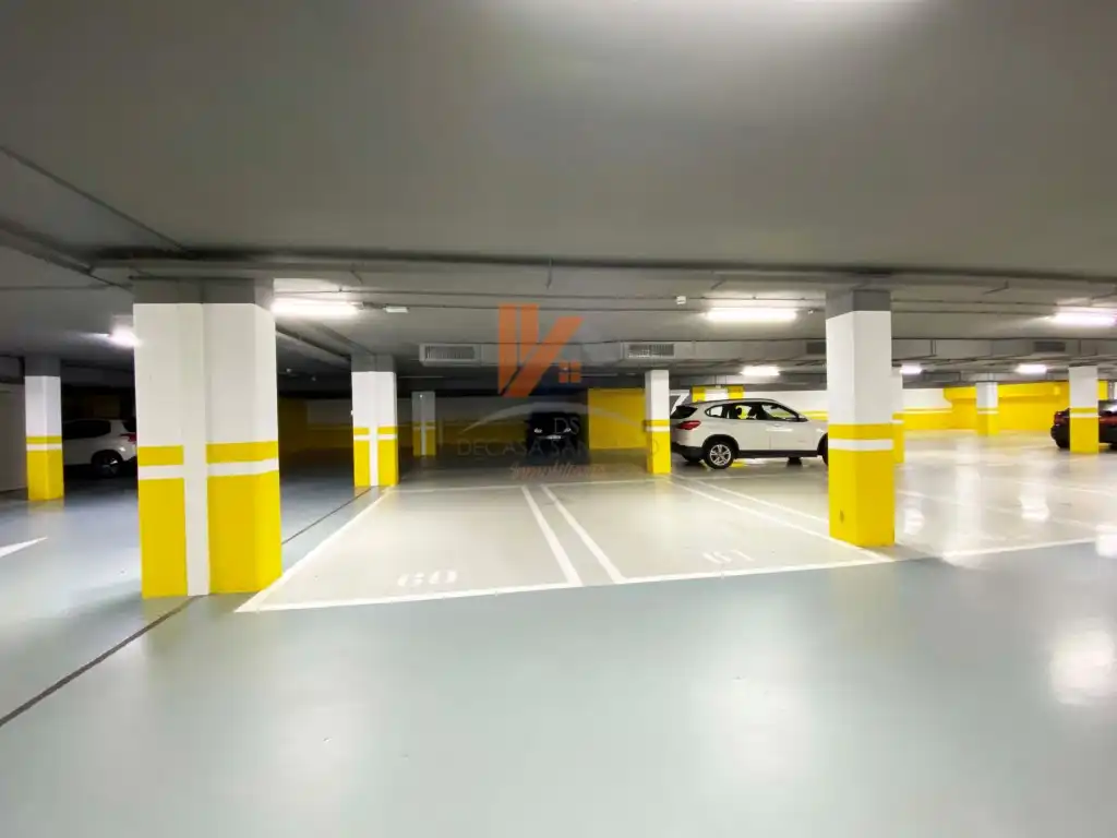 Aparcament de Garatge en venda en Santiago de Compostela 