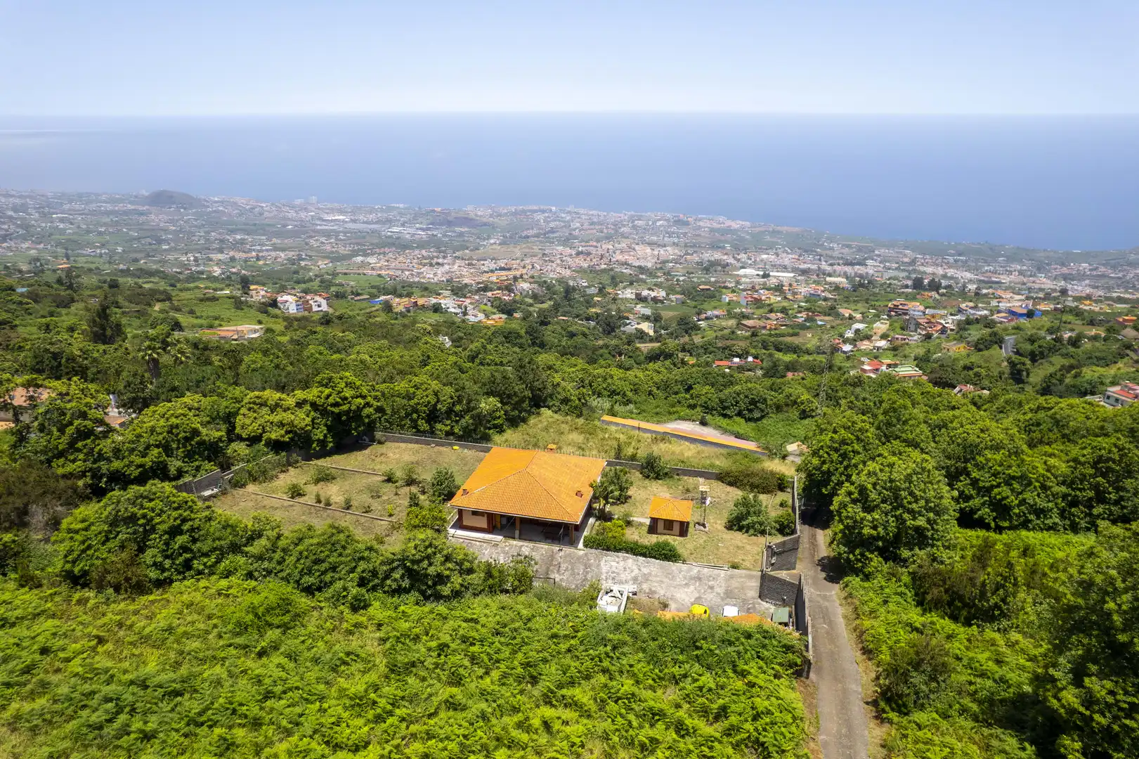 Vista exterior de Casa o xalet en venda en La Orotava amb Calefacció, Jardí privat i Traster