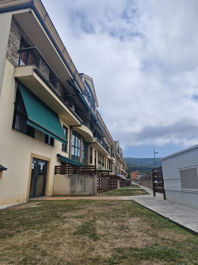 Vista exterior de Pis en venda en Barreiros amb Calefacció, Jardí privat i Traster