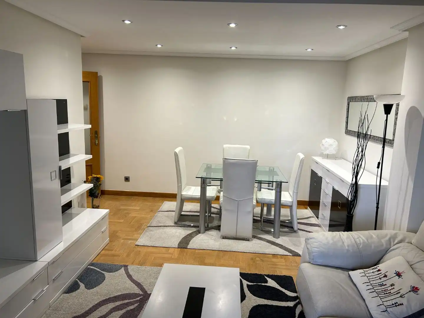 Esszimmer von Wohnung zur Miete in Oviedo 