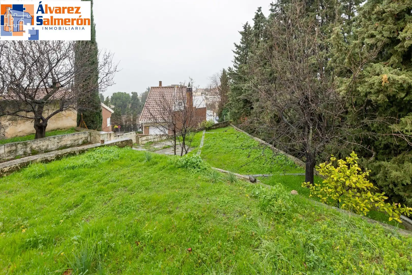Haus oder Chalet zum Verkauf in Huétor Vega mit Abstellraum und Schwimmbad