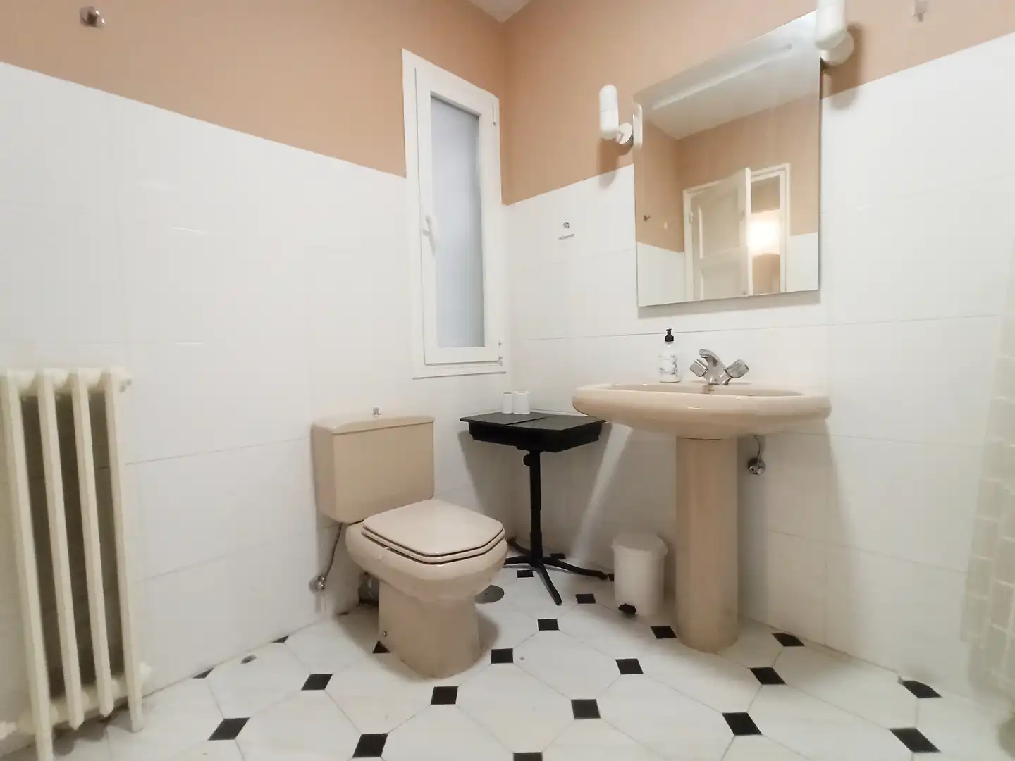 Bathroom of Flat for sale in Madrid  with Air Conditioner, Heating and Parquet flooring