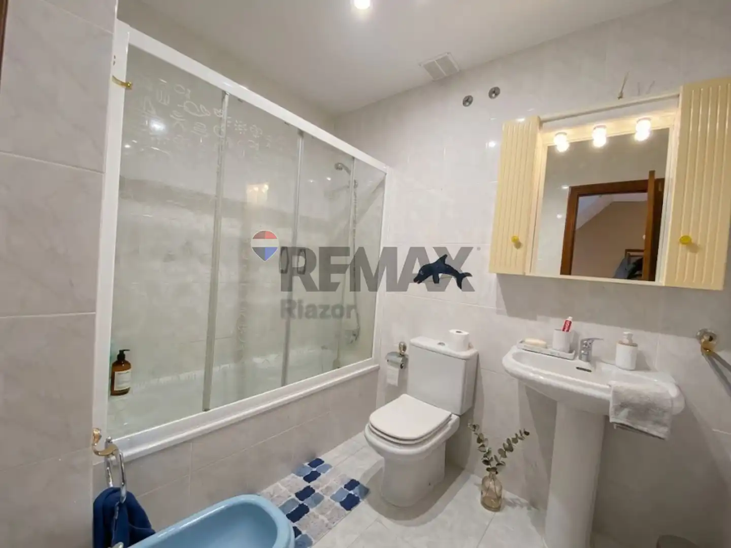 Badezimmer von Einfamilien-Reihenhaus zum Verkauf in Ames mit Heizung, Privatgarten und Parkett