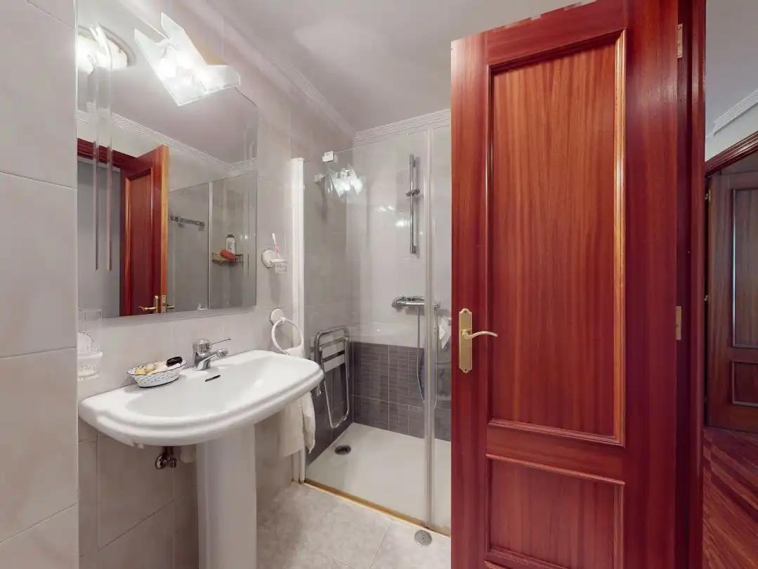 Bathroom of Flat for sale in Legazpi  with Heating and Furnished
