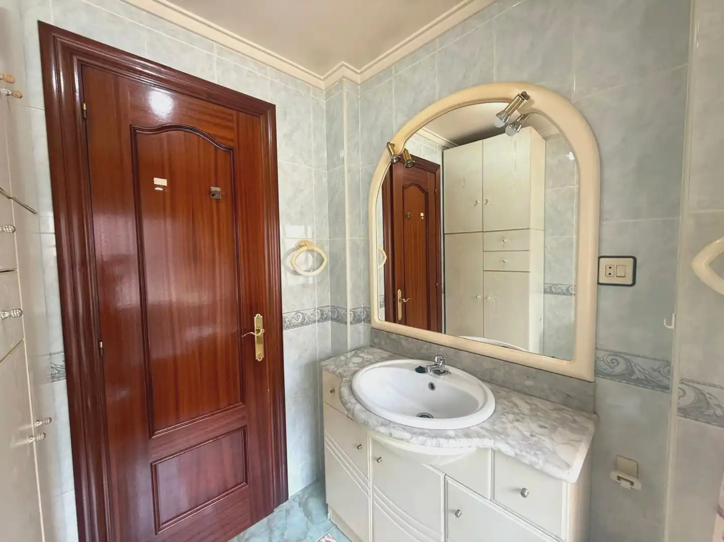 Bathroom of Flat for sale in Avilés  with Private garden, Parquet flooring and Furnished