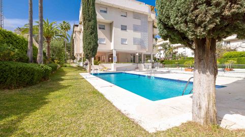 Venta de Piso en El Limonar - Urb. Privada