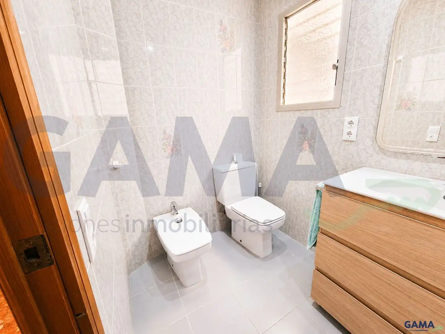 Bathroom of Houses for sale in Alzira  with Air Conditioner, Terrace and Storage room