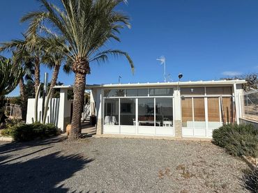 Casa rústica en venta en Calle Saladas