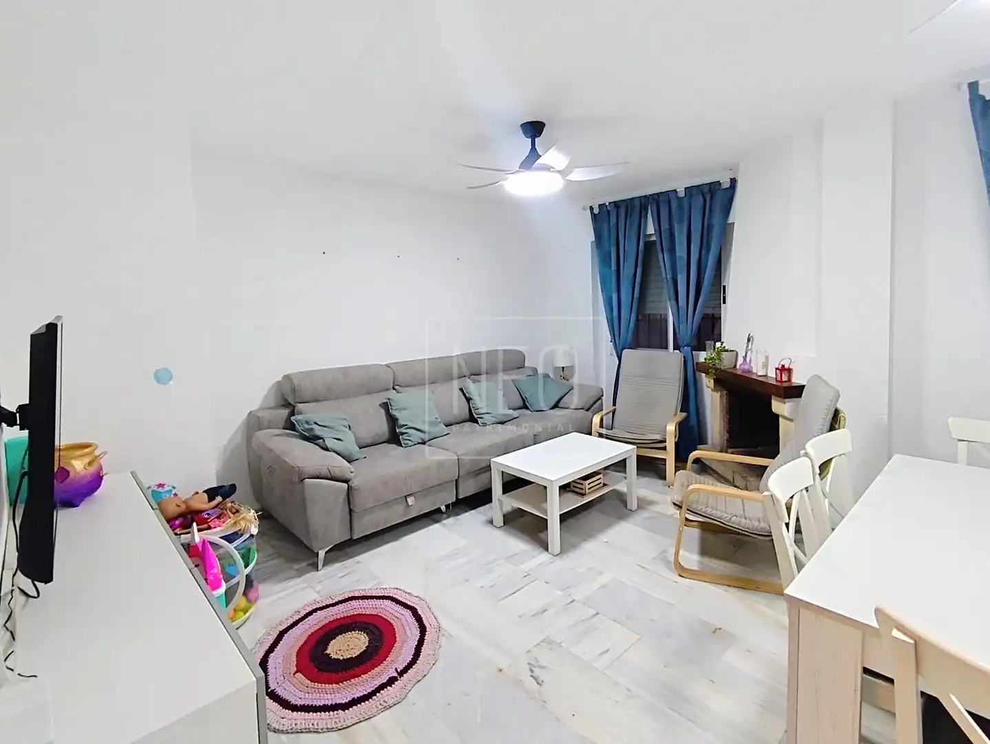 Sala d'estar de Casa o xalet en venda en La Zubia amb Jardí privat, Piscina i Balcó