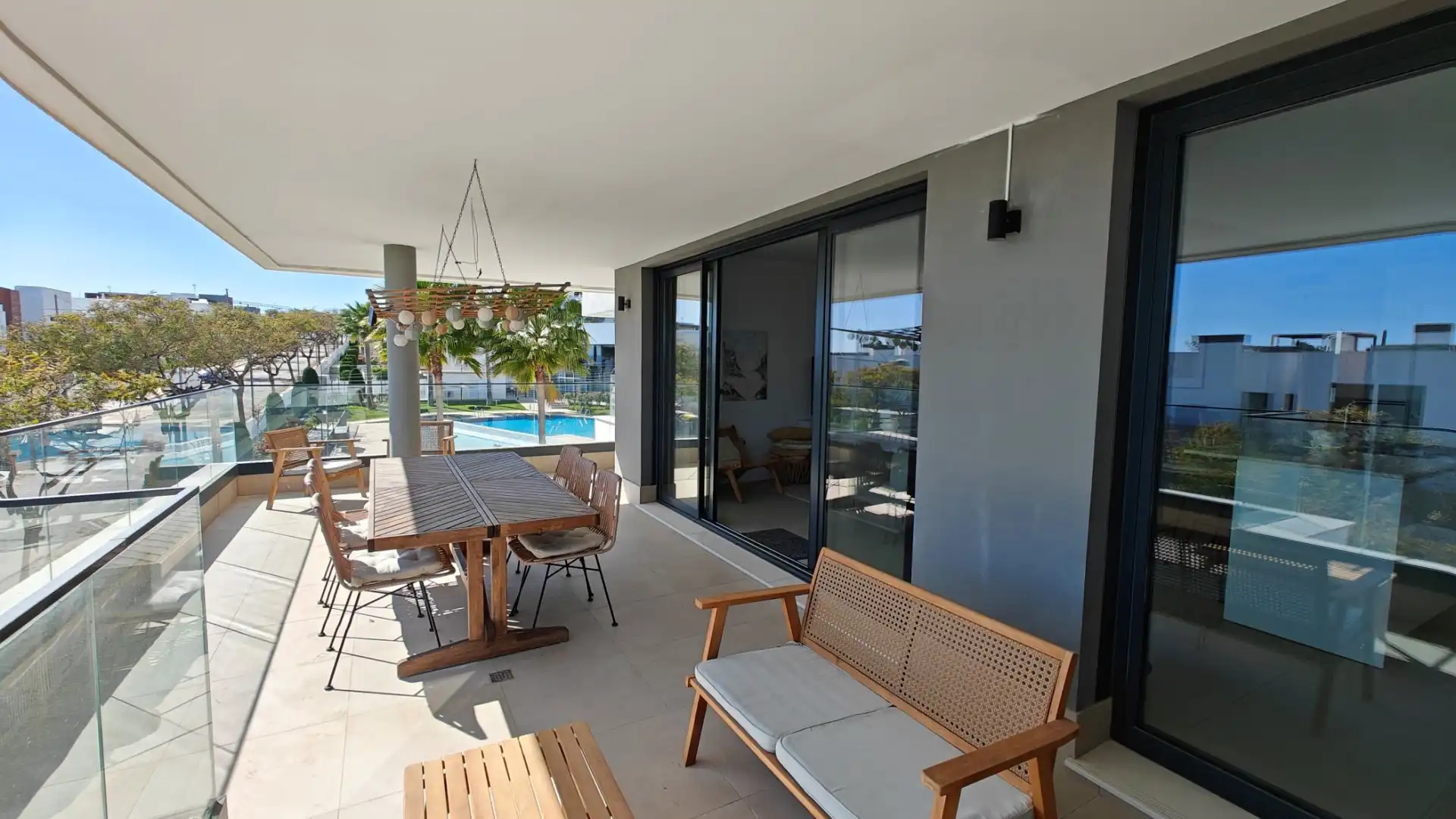 Terrasse von Wohnungen zum Verkauf in Estepona mit Klimaanlage, Terrasse und Abstellraum