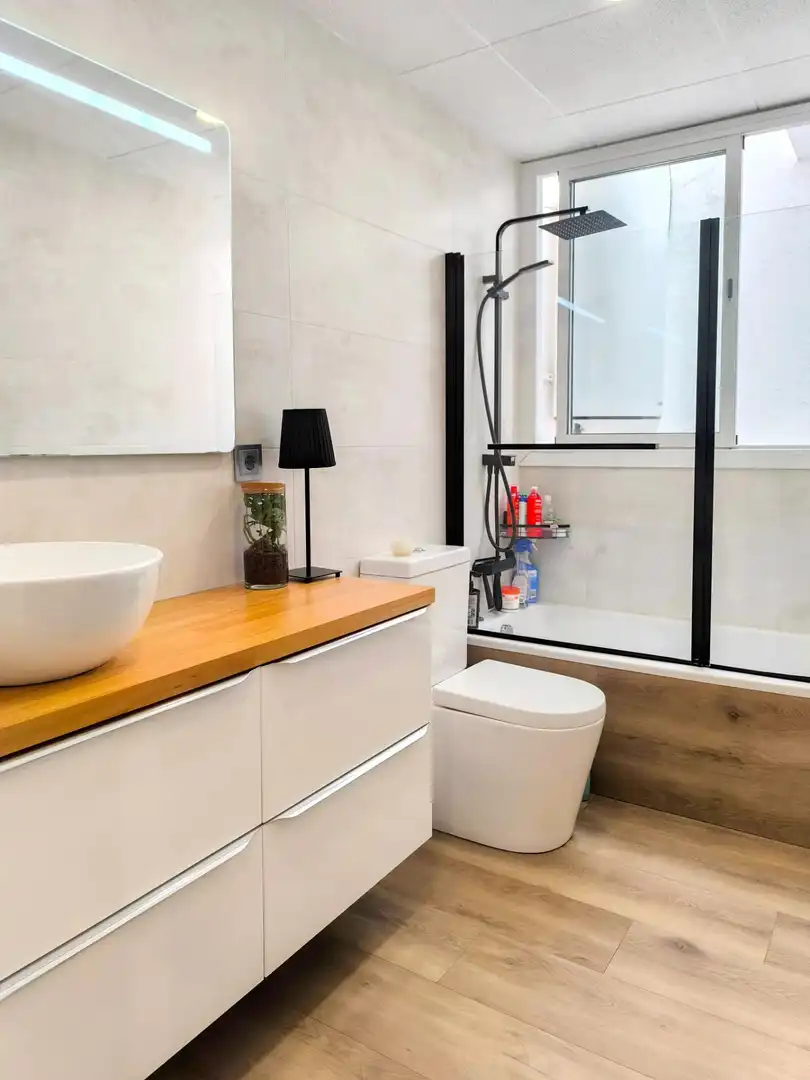 Baño de Ático en venta en Mataró con Parquet, Terraza y Piscina
