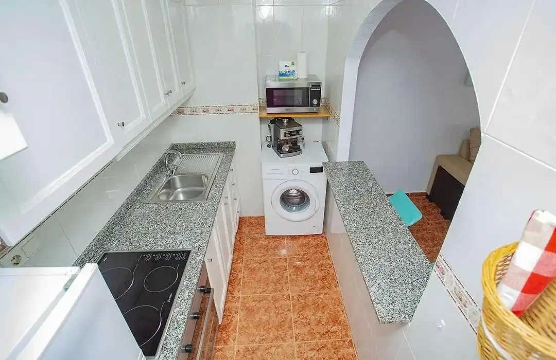 Cocina de Apartamento de alquiler en Torrevieja con Aire acondicionado, Amueblado y Internet