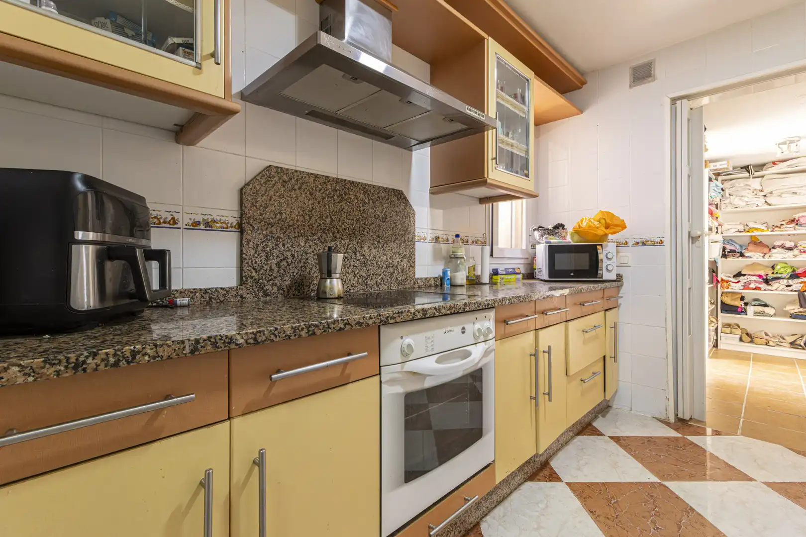 Cuina de Casa o xalet en venda en El Retiro - Parque Atlántico - Ronda este