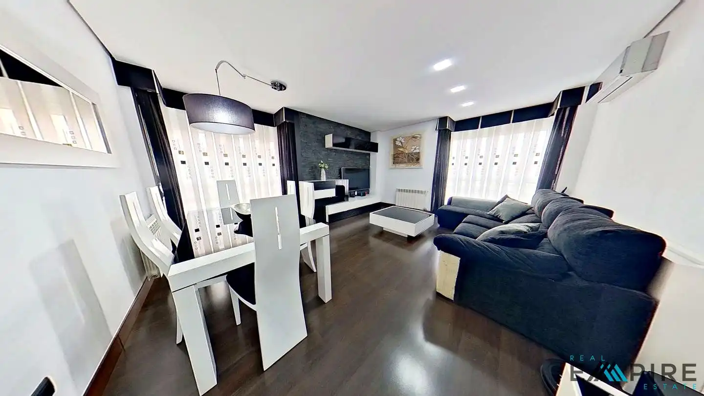 Sala de estar de Piso en venta en Parla con Aire acondicionado, Calefacción y Amueblado