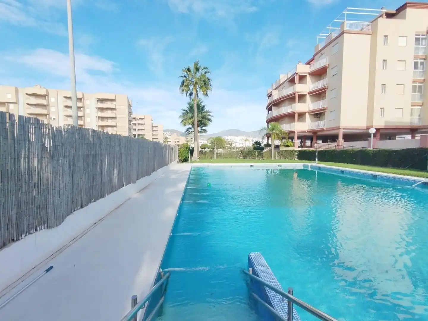 Piscina de Pis en venda en Salobreña amb Jardí privat, Terrassa i Moblat