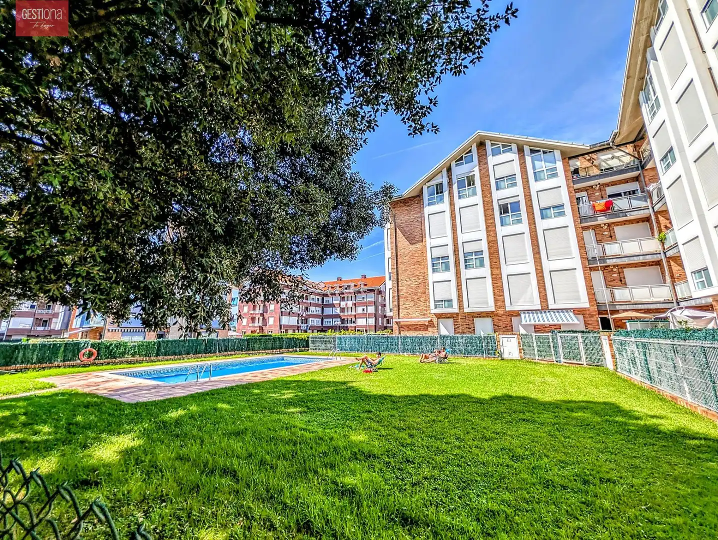 Vista exterior de Ático en venta en Noja con Calefacción, Terraza y Piscina comunitaria