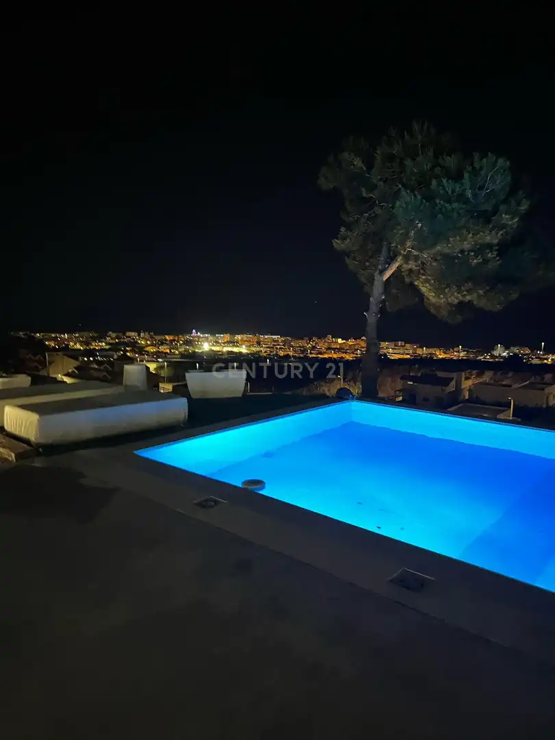 Vista exterior de Casa o xalet en venda en Benalmádena amb Aire condicionat, Piscina i Rentadora