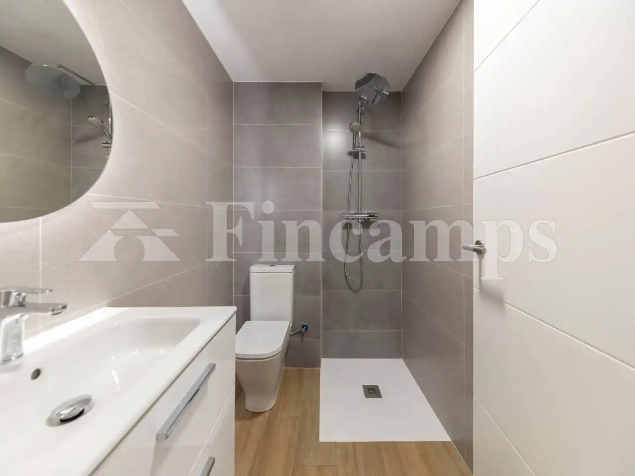 Bathroom of Flat for rent in Sabadell  with Air Conditioner, Parquet flooring and Storage room