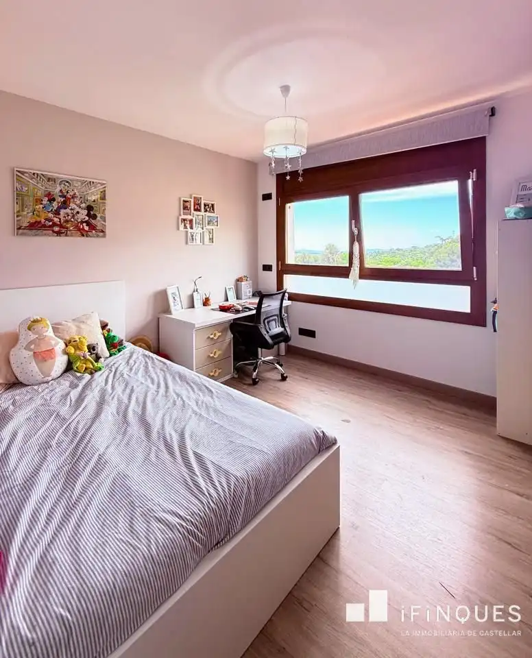 Habitación de Finca rústica en venta en Castellar del Vallès con Calefacción, Parquet y Terraza