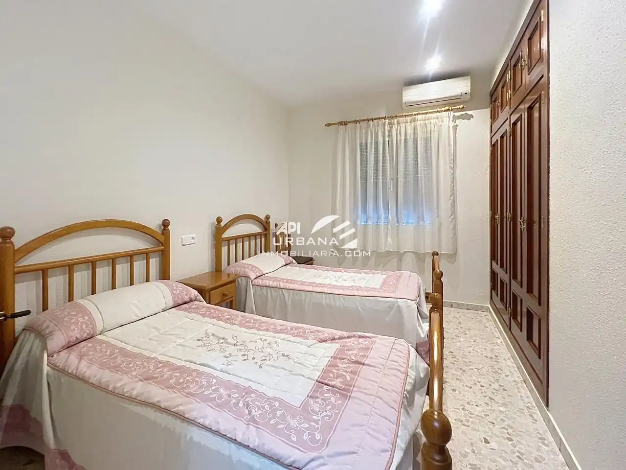 Dormitori de Casa o xalet en venda en Lucena amb Aire condicionat i Piscina