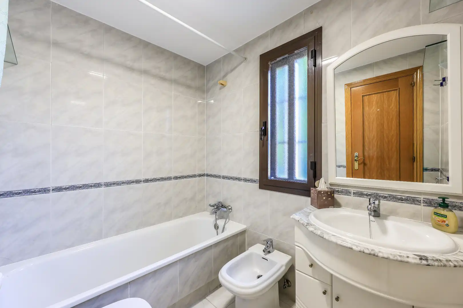 Badezimmer von Wohnung zur Miete in Madrid mit Heizung, Parkett und Terrasse