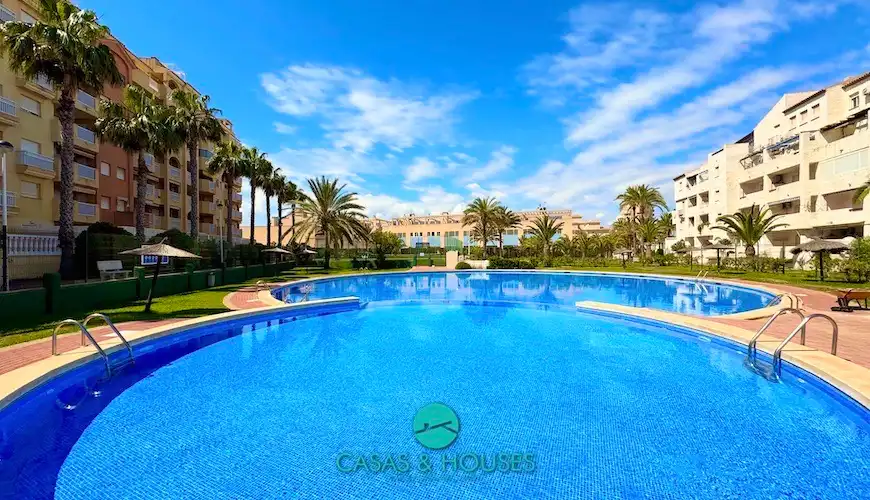 Vista exterior de Apartamento en venta en La Manga del Mar Menor con Aire acondicionado, Terraza y Amueblado
