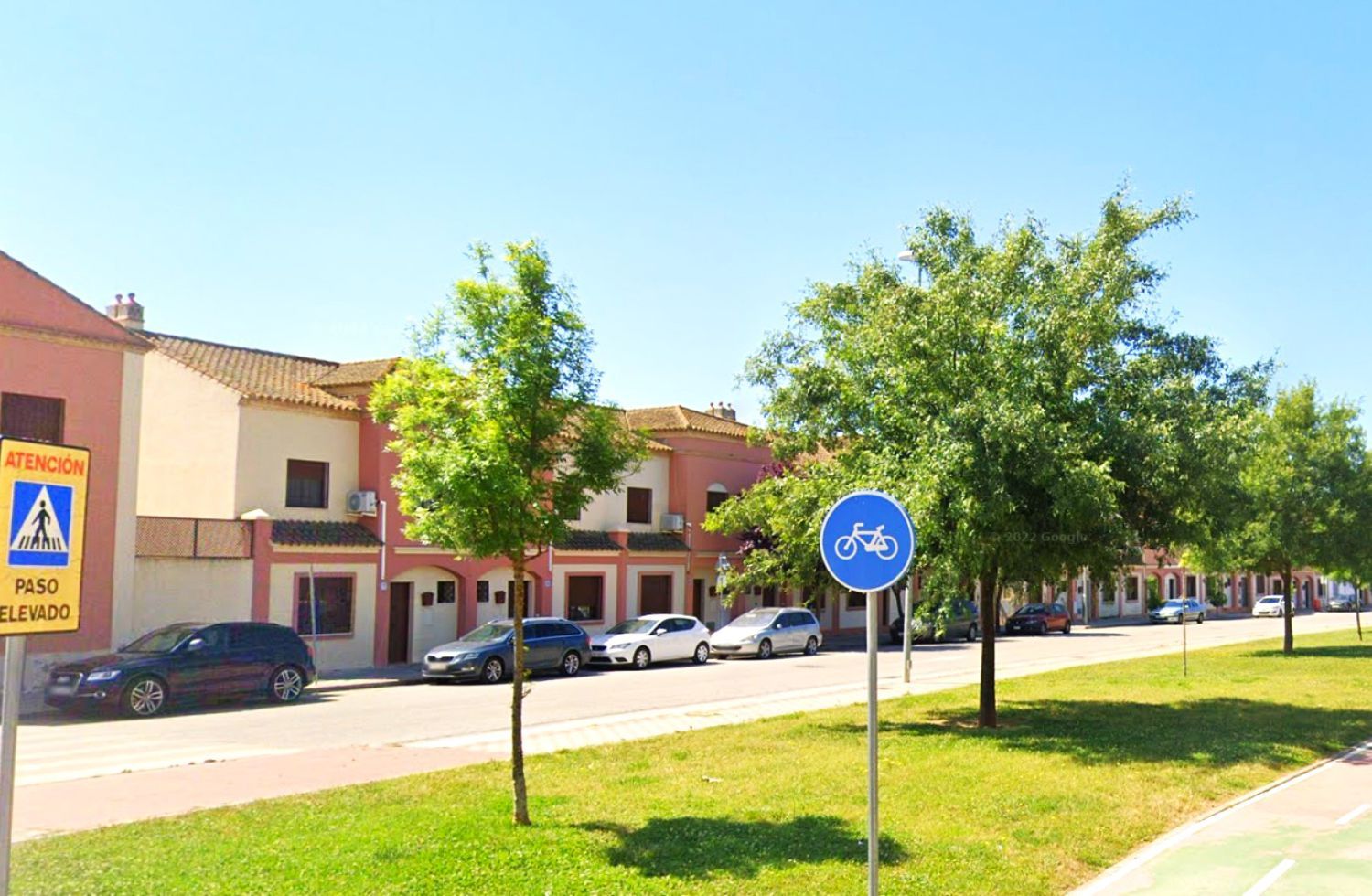 Vista exterior de Casa o xalet en venda en Utrera amb Calefacció, Terrassa i Traster