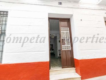 Casa con balcone in vendita a Torrox Pueblo
