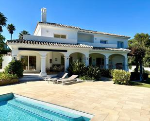 Vista exterior de Casa o xalet en venda en Sotogrande amb Aire condicionat, Jardí privat i Terrassa